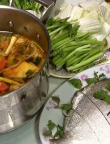 Cá chim nấu lẩu thái
