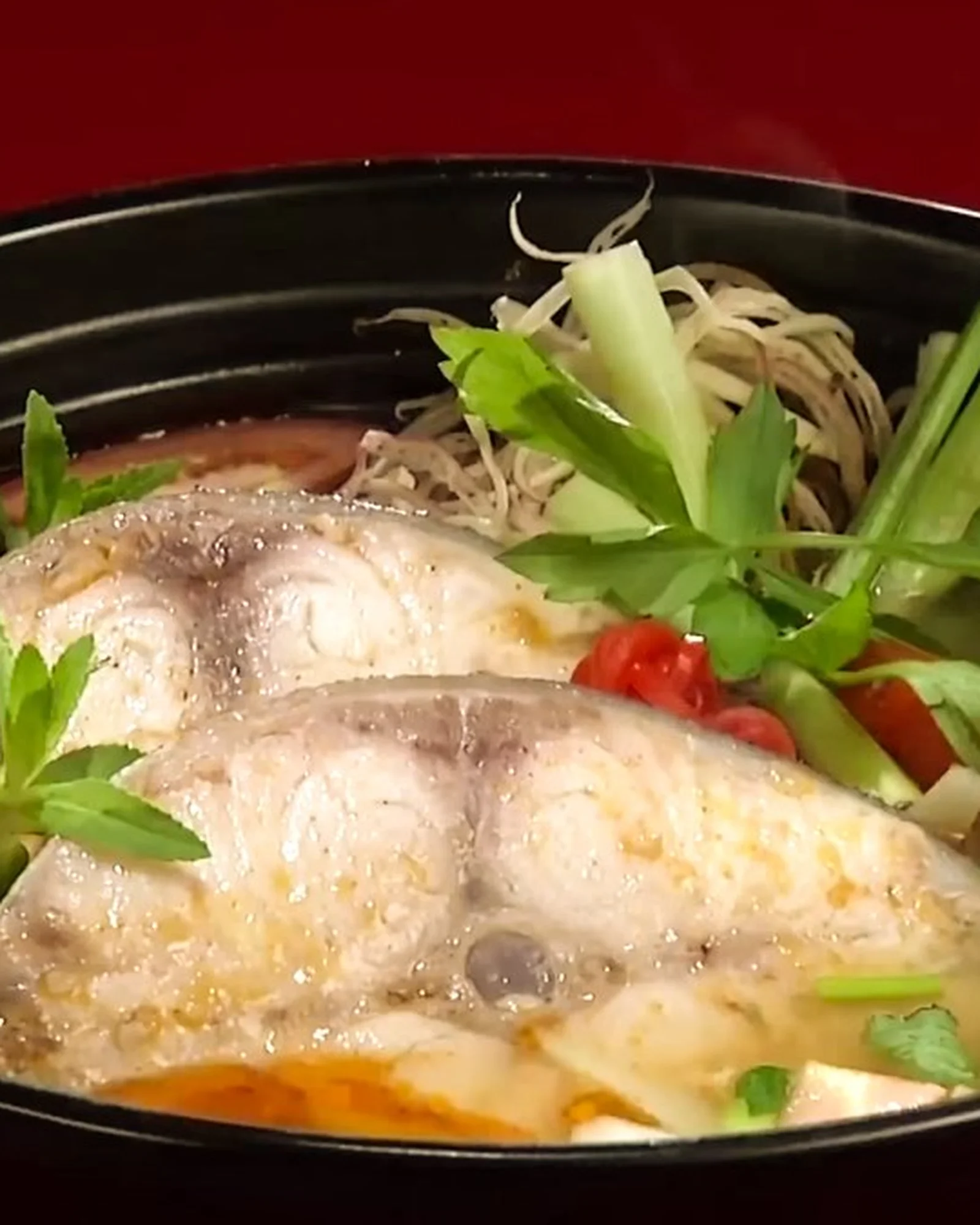 Cá bóp nấu lẩu thái